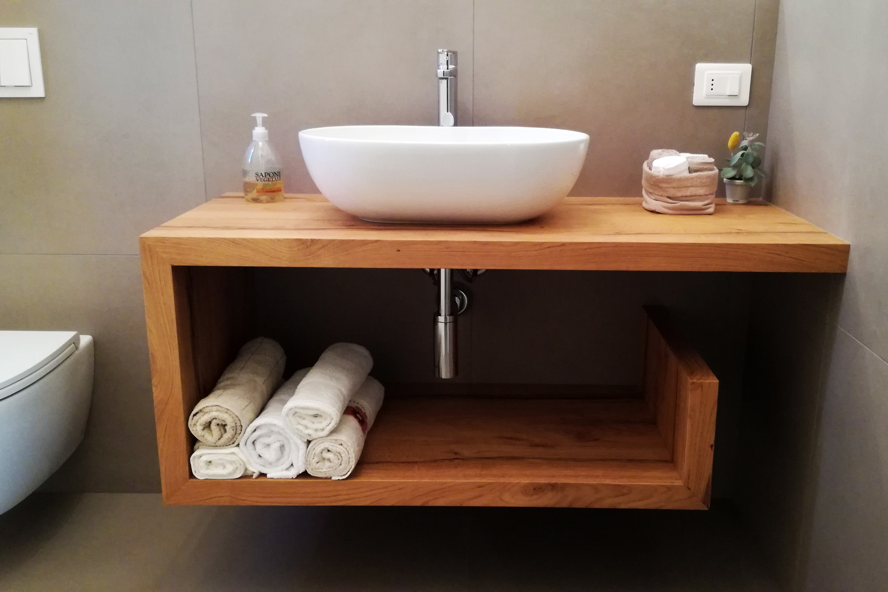 Mobile Bagno con Mensola Sagomata in Legno di Rovere - Arredamenti